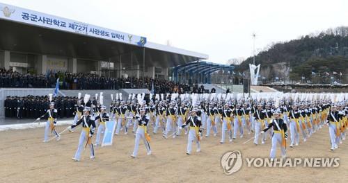 공사 방문 뒤 코로나19 확진된 감염자 접촉 생도 5명 '음성'(종합)