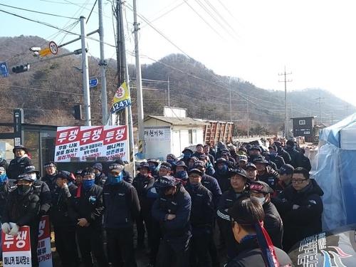 '직접고용' 마니커 화물근로자 농성 격화…양계업계까지 여파