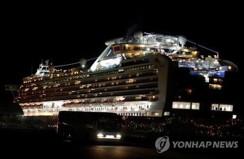 '코로나 감염자 집단 발생' 크루즈선에 한국인 1명 남아