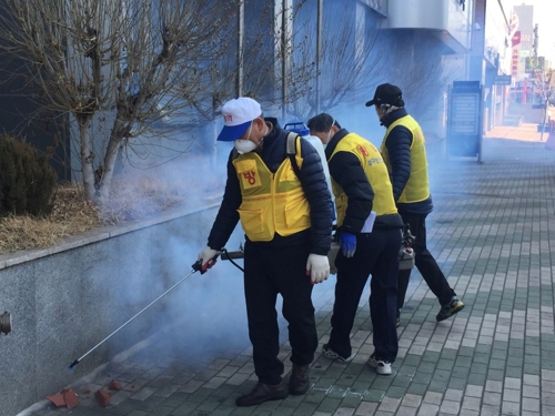 [르포] '슈퍼전파' 의심 신천지 교회…적막한 일요일