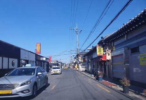 "대문 나서기 두려워" 코로나19에 가는 곳마다 '텅텅'