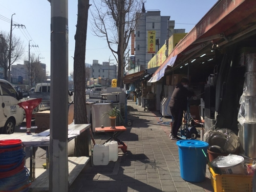 [르포] "나흘째 10원 한 푼 못 벌었다"…대구 전통시장에 '코로나 쇼크'