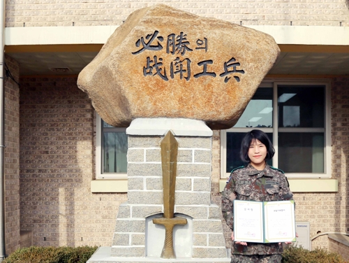 '작은 실천'…소아암 환자에 머리카락 기부한 육군 대위