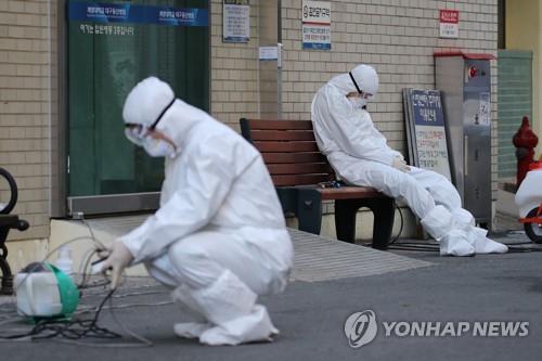 보건당국 "신천지 교인 검사 위해 공중보건의 90명 추가 파견"