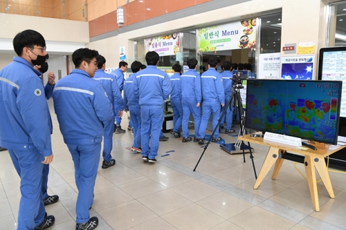 "코로나 차단하라"…24시 가동 에너지·석유·철강산업 '초비상'