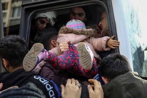 터키 "유럽행 난민 막지 않을 것"…그리스·불가리아 반발