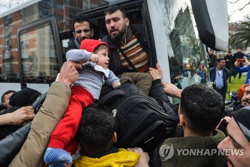 난민에 유럽문 열어주는 터키…경제·군사 지원 노린 포석