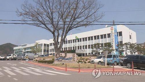 영덕군청 폐쇄…신천지교인 공무원 코로나19 의심 증세(종합)