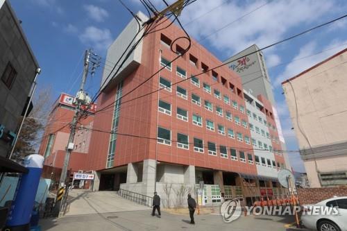 '신천지 신도 접촉' 청주 효성병원 직원 자가격리 중 확진(종합2보)