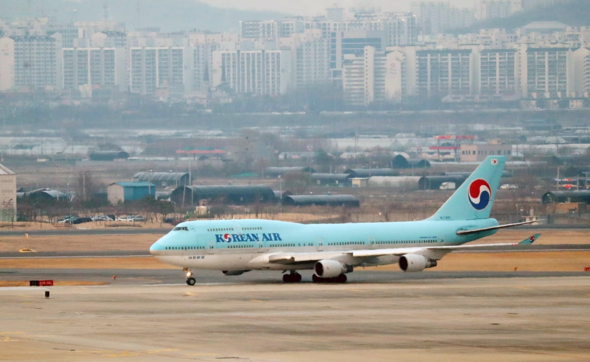 [속보] 2차 우한 전세기, 김포공항 도착…`무증상` 교민 330여명 검역