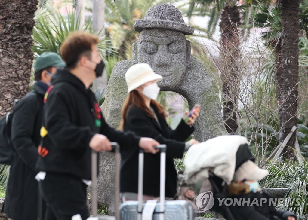 `신종코로나` 우려에 제주 무사증제도 중단, "너무 늦었다" 지적도