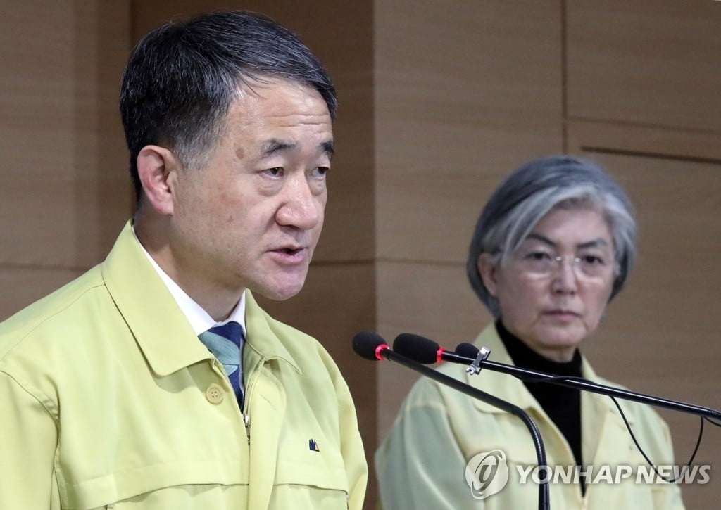 중국인 관광비자 중단...中 여행 `자제→철수권고` 격상