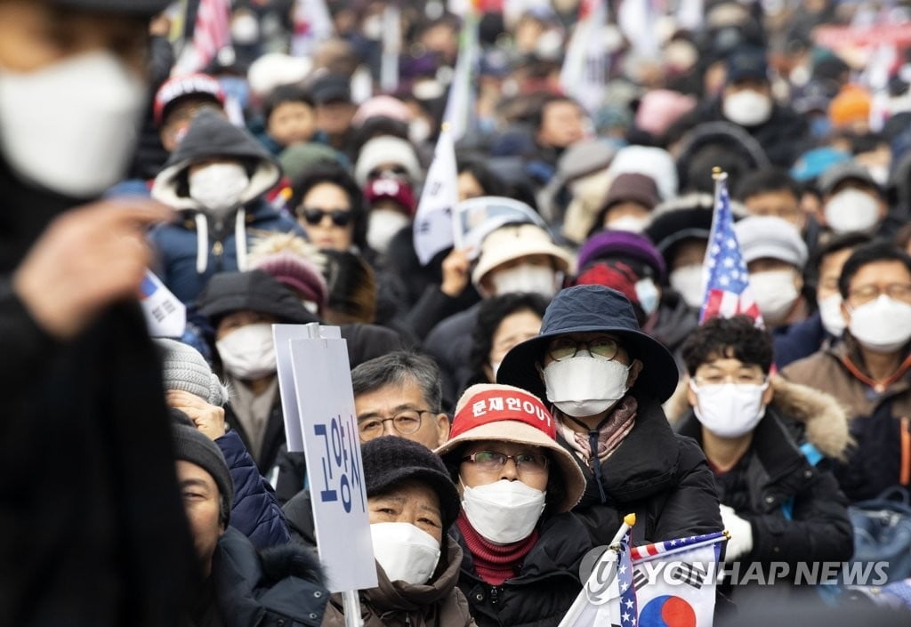 `신종 코로나`도 아랑곳 없는 서울 도심 태극기 집회