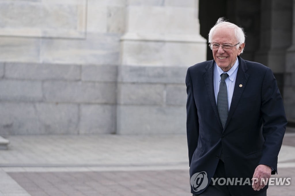 美 대선 `막 올랐다`...트럼프에 맞설 민주당 후보 경선 시작