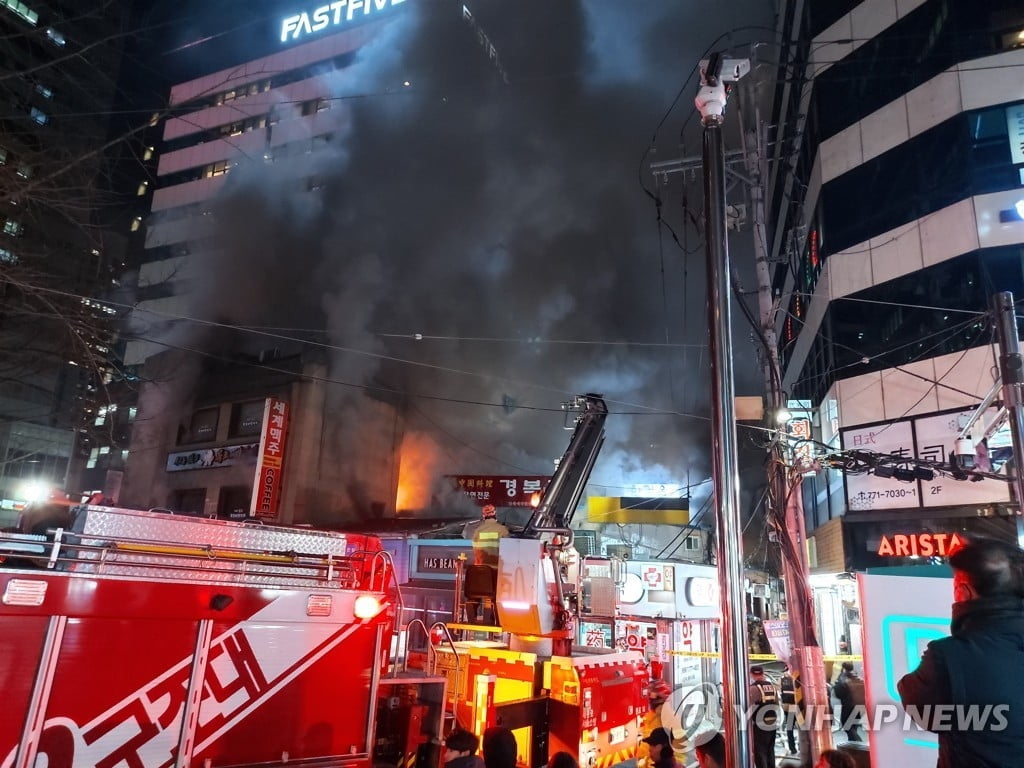 을지로입구역 인근 식당가서 화재…손님 등 `긴급대피`