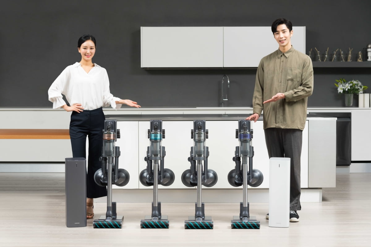 "청소부터 먼지통 관리까지 한번에"…삼성, 무선청소기 신제품 공개