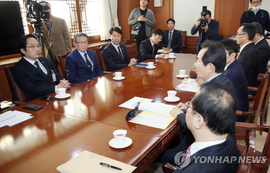 정총리 "신종코로나, 지금이 분수령…9일 `중대 결정`할 수도"