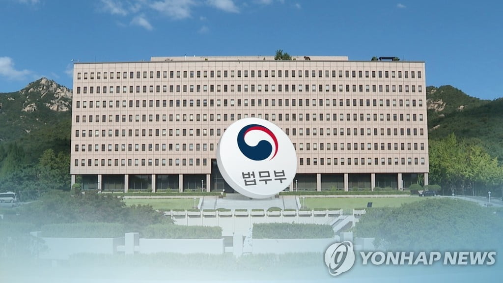 코로나19 이후 중국인 입국 62% 대폭 감소…"입국 제한 효과"