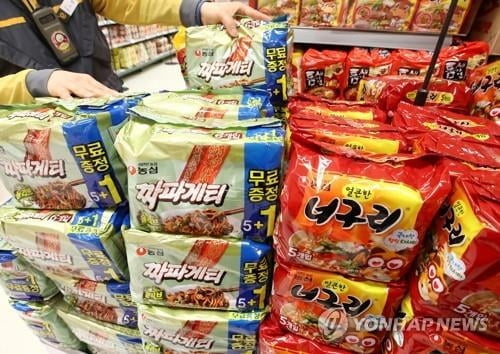 `너구리X짜파게티` 매출 60%↑ 급증…"부채살 짜파구리 한정 판매"