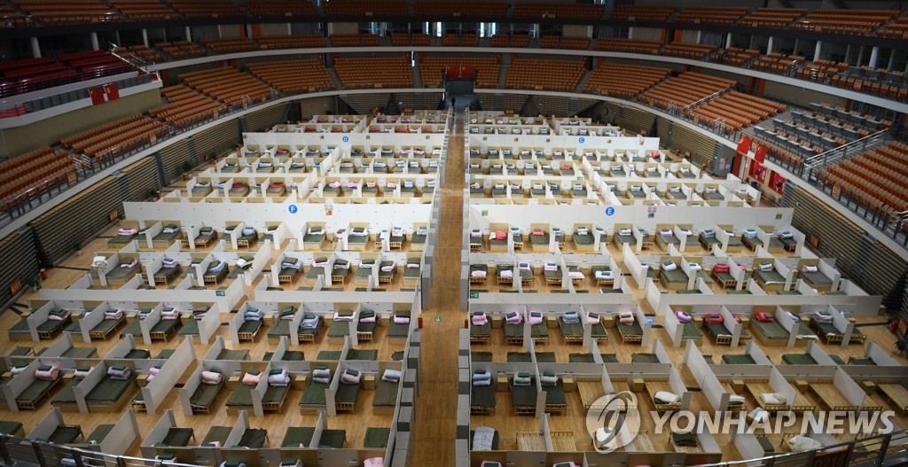 中, 코로나19 통계기준 바꿨더니…하루새 사망 250여명·확진 1만5천여명 `급증`