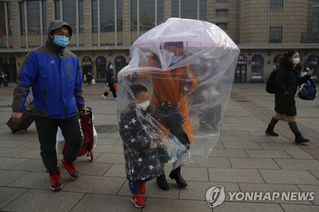 "중국 내 코로나19 감염자 최대 14만명 추정"