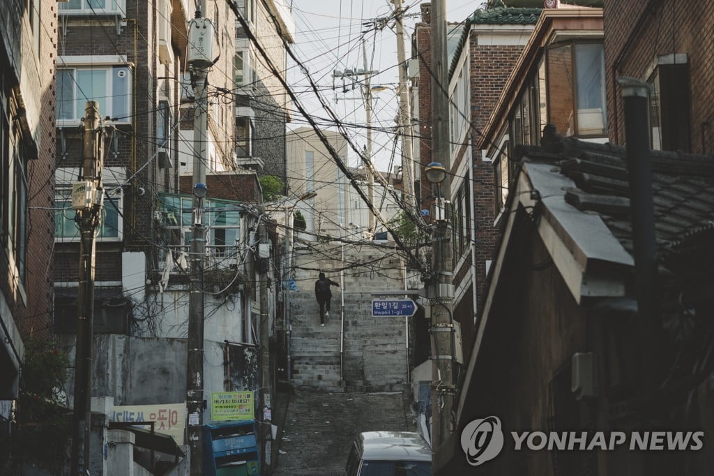 `기생충`, 일본서도 통했다…박스오피스 1위 "주말 매출만 40억원"