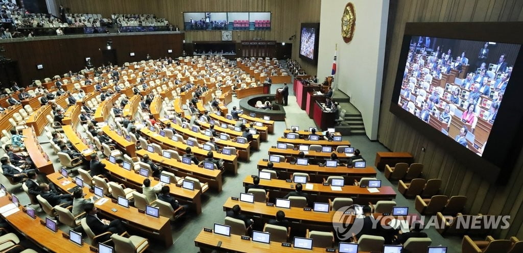 국회, `코로나19` 우려에 본회의 취소...통합당 심재철 검사