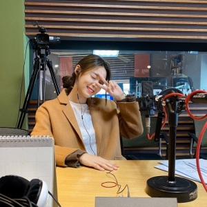 AOA 설현, &#39;정희&#39; 스페셜 DJ 인증샷···해맑은 미소로 설렘 유발