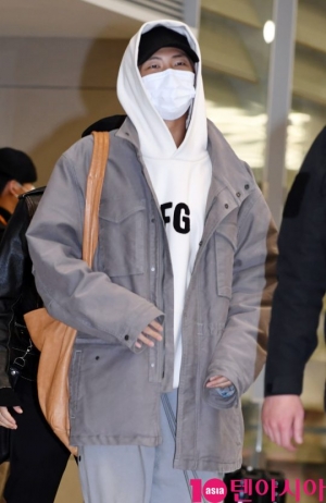 [TEN PHOTO]방탄소년단 RM &#39;한국에 와서 좋아요~&#39;