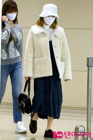 [TEN PHOTO]트와이스 지효 &#39;소녀미 돋보이는 공항패션&#39;