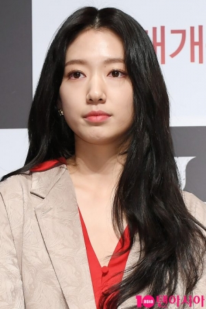 &#39;콜&#39; 박신혜 &#34;이충현 감독님과 90년생 동갑내기&#34;