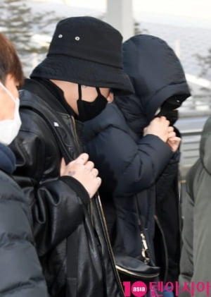 [TEN PHOTO]방탄소년단 정국-슈가 &#39;꼭꼭 숨어라 머리카락 보일라~&#39;