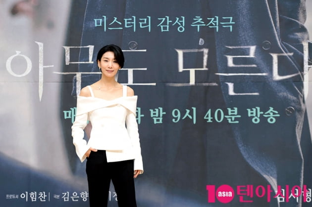 [TEN 포토] 김서형 '우아한 어깨 드러낸 패션'