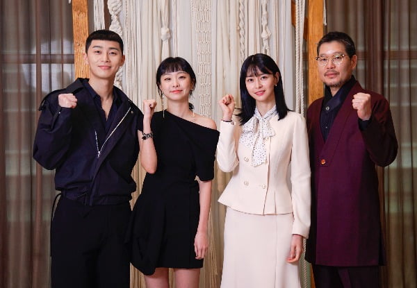 배우 박서준(왼쪽부터), 김다미, 권나라, 유재명이 28일 오후 열린 JTBC 금토드라마 '이태원 클라쓰'에 참석했다.사진제공=JTBC