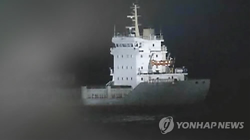 여수 연도 앞 해상서 1천600t급 유조선 화재…진화 중(종합)