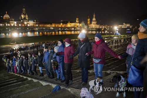 극우의 '드레스덴 참상' 과장에 독일 대통령 "역사조작 맞서야"