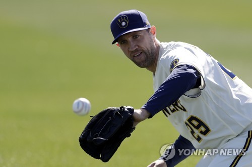 린드블럼, MLB 복귀 후 첫 선발 등판…2이닝 1실점 3K