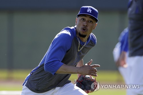 베츠, MLB 시범경기서 다저스 데뷔…"야구는 어디서나 같아"(종합)