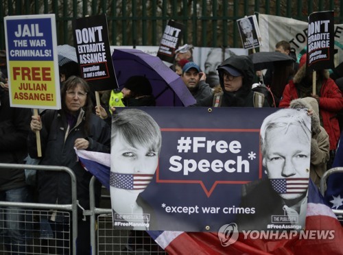 영국 법원, '위키리크스' 어산지 미국 송환 정식재판 개시(종합)