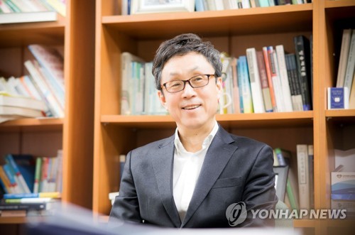 경희대 한균태 총장 취임…코로나19 여파에 취임식은 연기