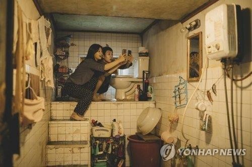 '기생충' 관련 마케팅에 열 올리는 영화계…일부는 울상