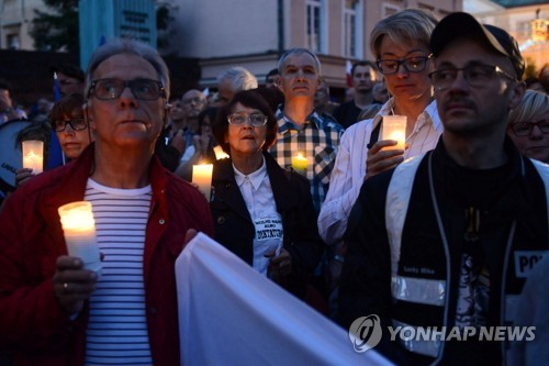 사법개혁안 반대 판사 정직·임금삭감에 폴란드 '시끌'