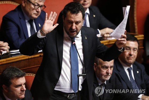 난민선 막은 이탈리아 극우 살비니 직권남용 혐의로 결국 법정행
