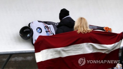'아이언맨' 윤성빈, 월드컵 마지막 8차서 동메달…세계랭킹 3위