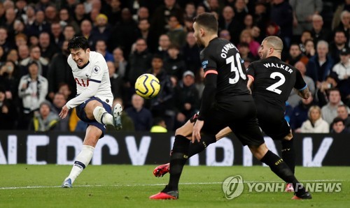 손흥민, 맨시티 상대로 3경기 연속골 폭발…시즌 13호골(종합)