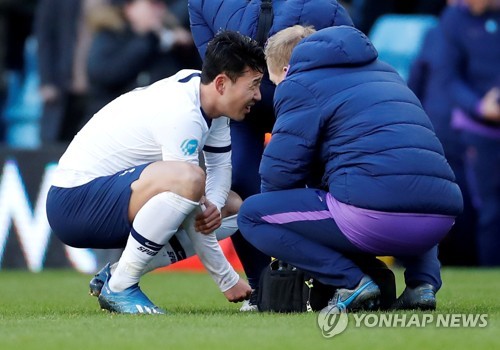 펄펄 날던 손흥민, 오른팔 골절상 악재 '이번 주 수술대'