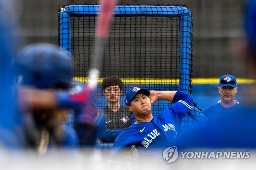 류현진, 첫 라이브피칭…"타자 안 맞히려고 신경 썼다"(종합)