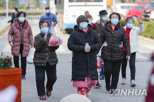 중국 전문가 "코로나19 다시 확산하는 변곡점 올 수도"