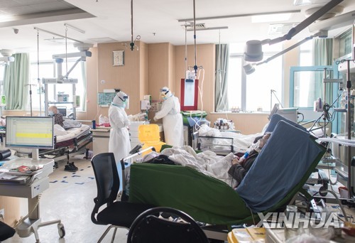 중국 전문가 "코로나19 다시 확산하는 변곡점 올 수도"