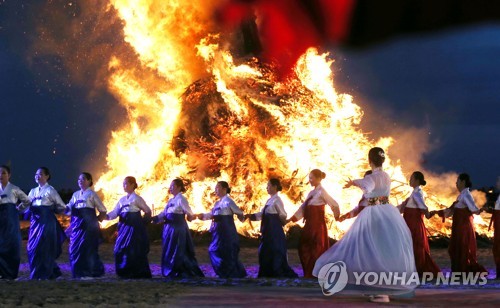 신종코로나에 달집태우기 못 본다…조용한 정월대보름